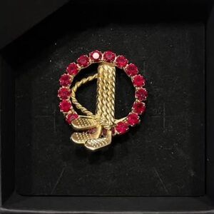 Vintage golf brooch. Gold and red stones. Golfer. Gift.